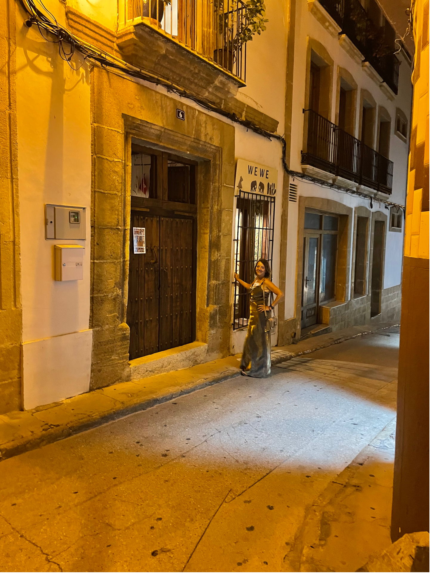 Suzanne in her shop across from Casa Tosca