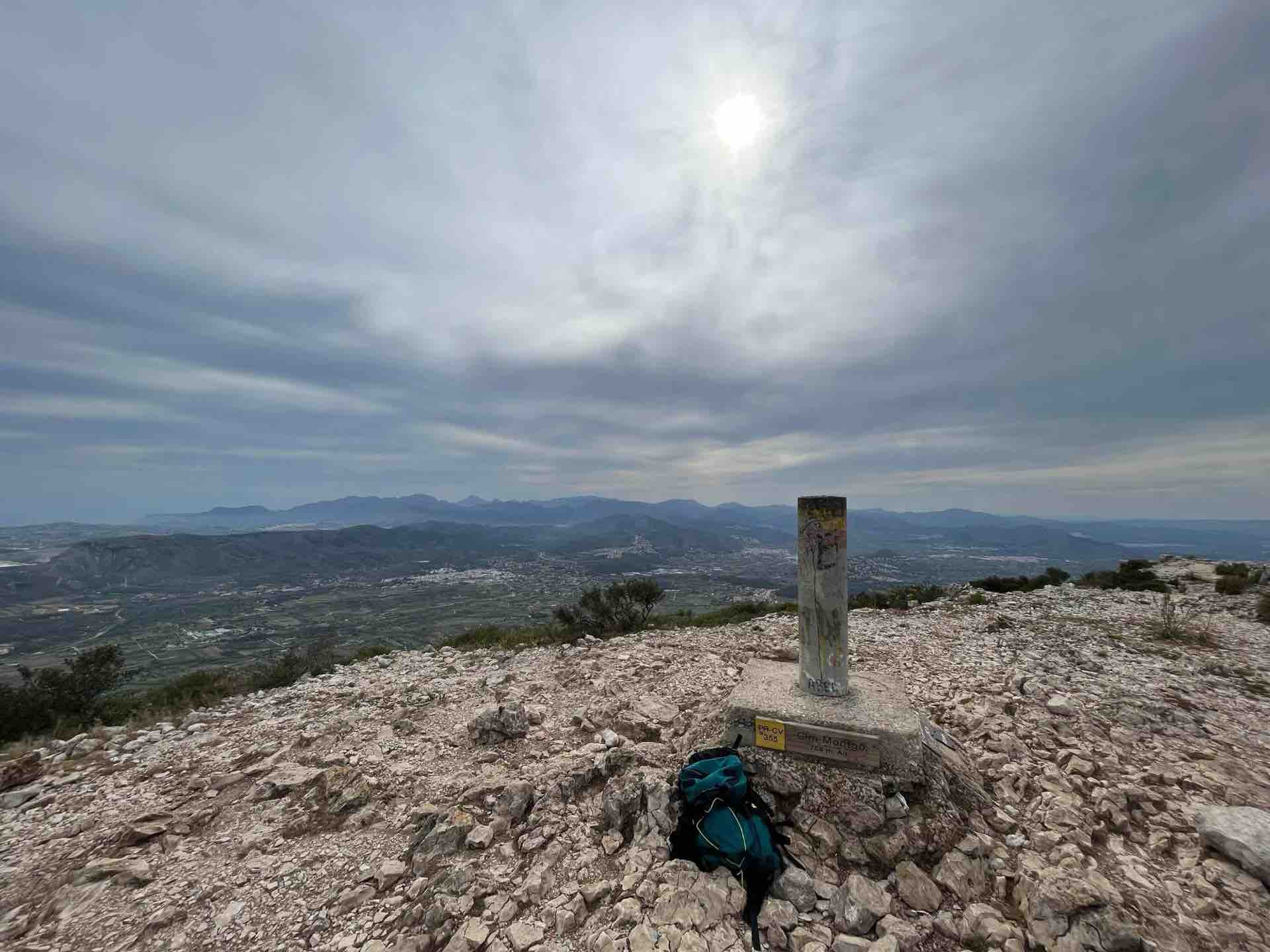 Parque Natural del Montgó y senderos costeros cerca de la Cova Tallada